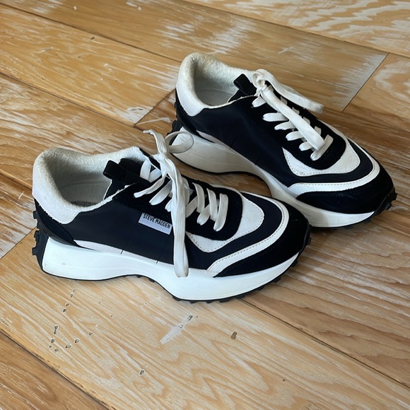 Steve Madden black and white shoes size 9 worn once - Picture 1 of 7